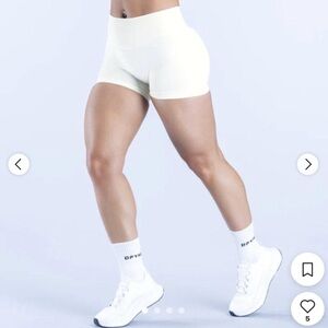 DFYNE Impact Cream Shorts 4.5